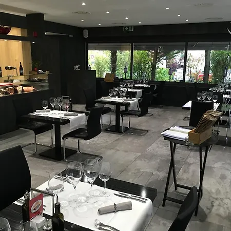 Hotel De La Vendee 3*